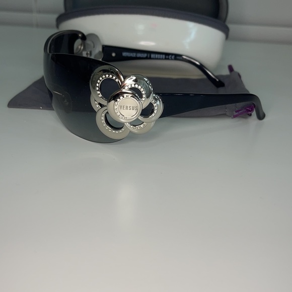 Versus - Versace Group Sunglasses - Picture 4 of 13